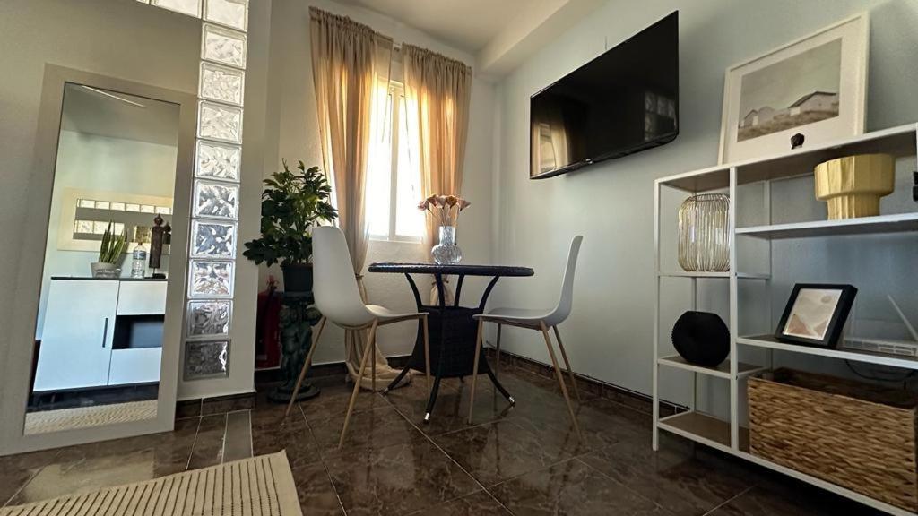 Playa De Los Naufragos Cozy Apartment With Pool Торрев'єха Екстер'єр фото