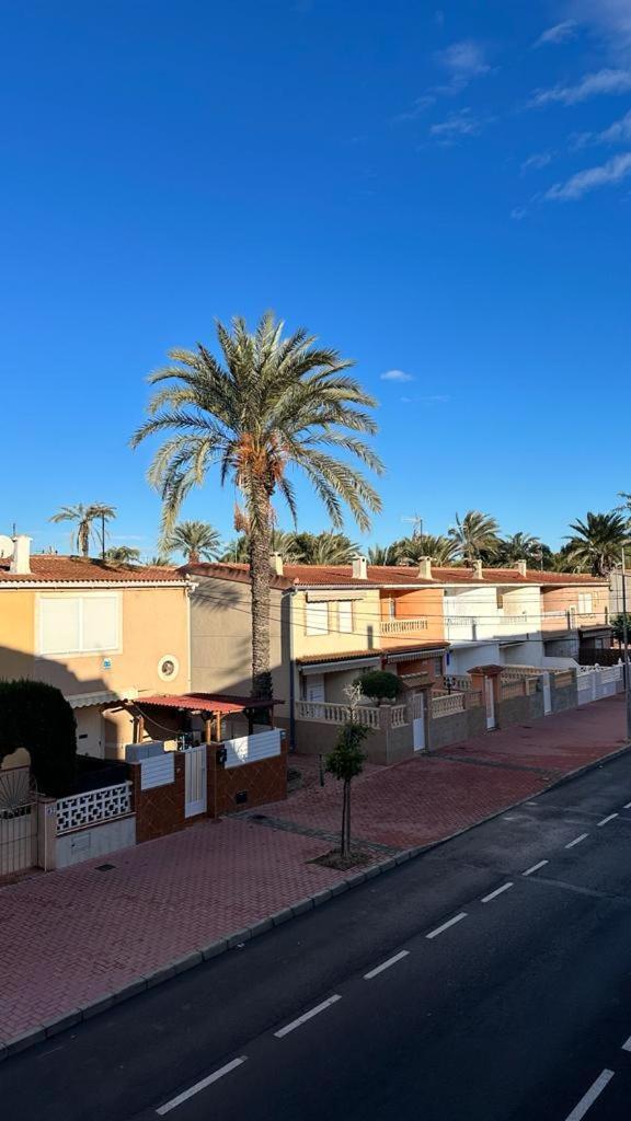 Playa De Los Naufragos Cozy Apartment With Pool Торрев'єха Екстер'єр фото