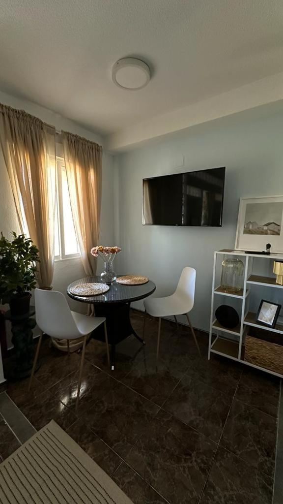 Playa De Los Naufragos Cozy Apartment With Pool Торрев'єха Екстер'єр фото
