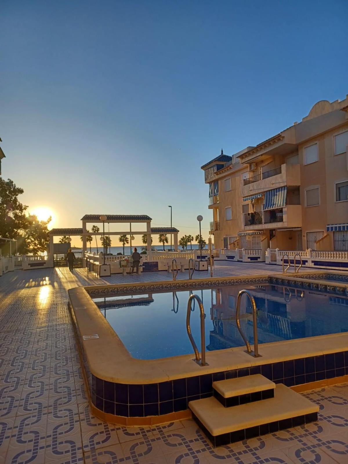 Playa De Los Naufragos Cozy Apartment With Pool Торрев'єха Екстер'єр фото
